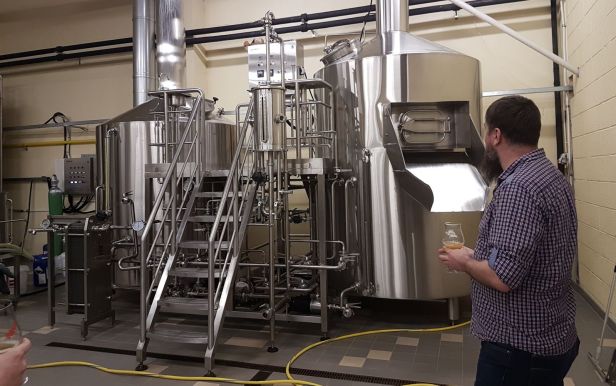 Lauri esittelee Puhasten panimoa