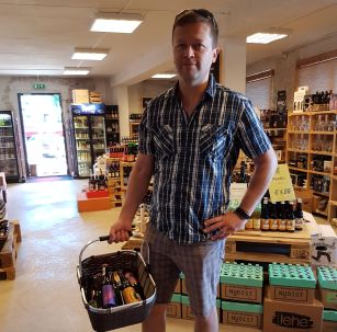 ostoksilla SIP olutkaupassa